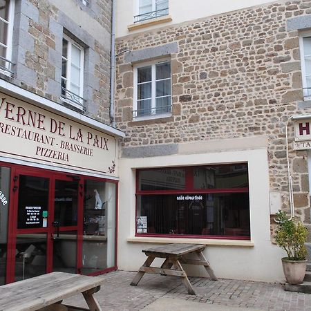 Taverne De La Paix Hotel La Ferte-Mace Exterior photo