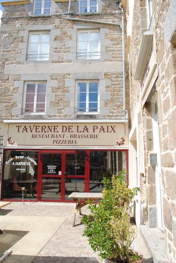 Taverne De La Paix Hotel La Ferte-Mace Exterior photo